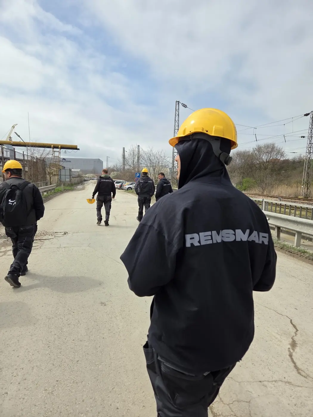 Екипът на REMSMAR на път към проектна площадка